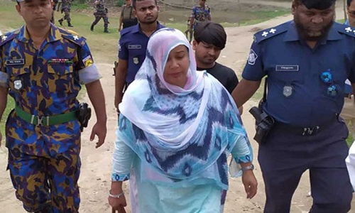 জালভোট পড়ায়, সহকারী প্রিজাইডিং কর্মকর্তাসহ আটক ২